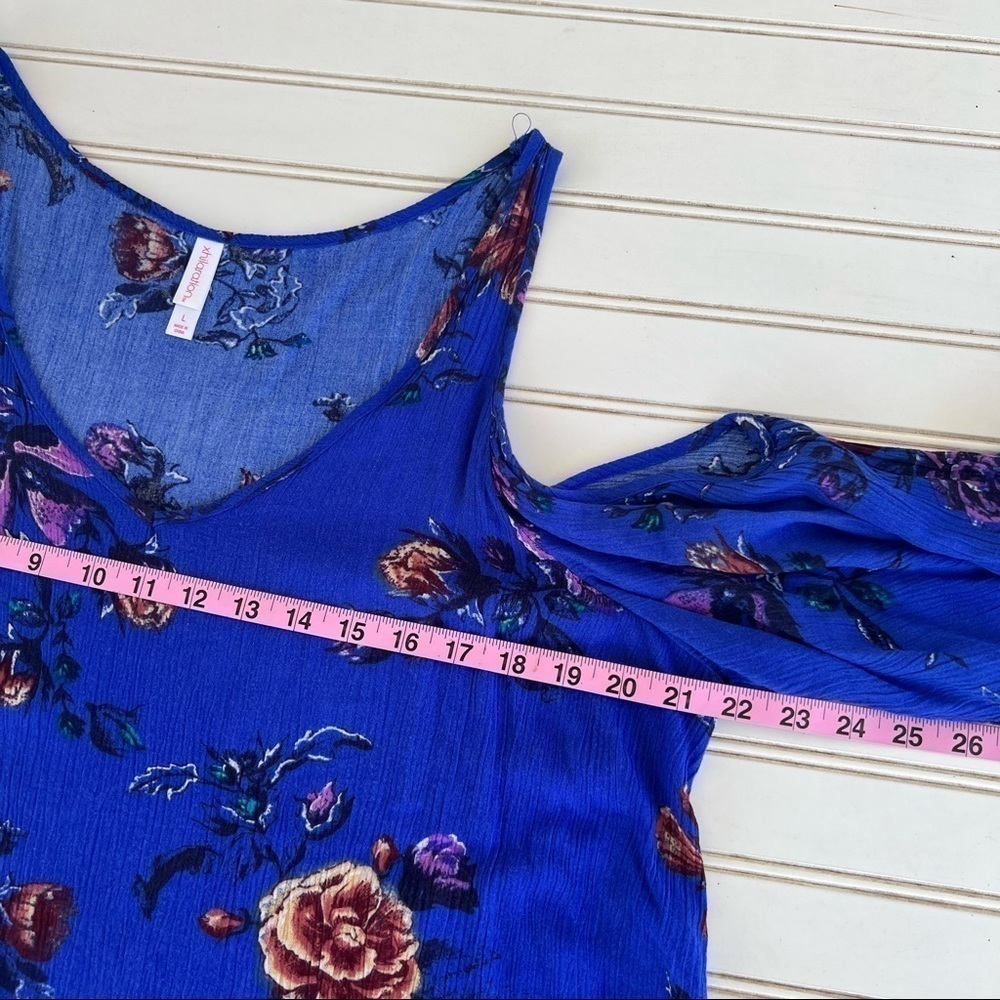 Xhilaration floral cold Shoulder top Size Large - Picture 5 of 7